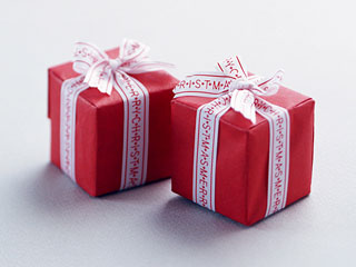 Игрушки на новый год и подарки для всех (Red Gifts)